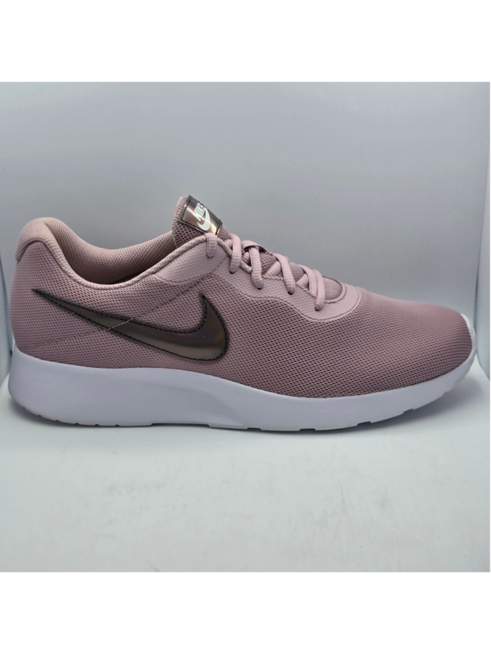 Nike Womens 11 Pink Sneakers Tanjun 812655-503 Low Top Lace Up Shoes